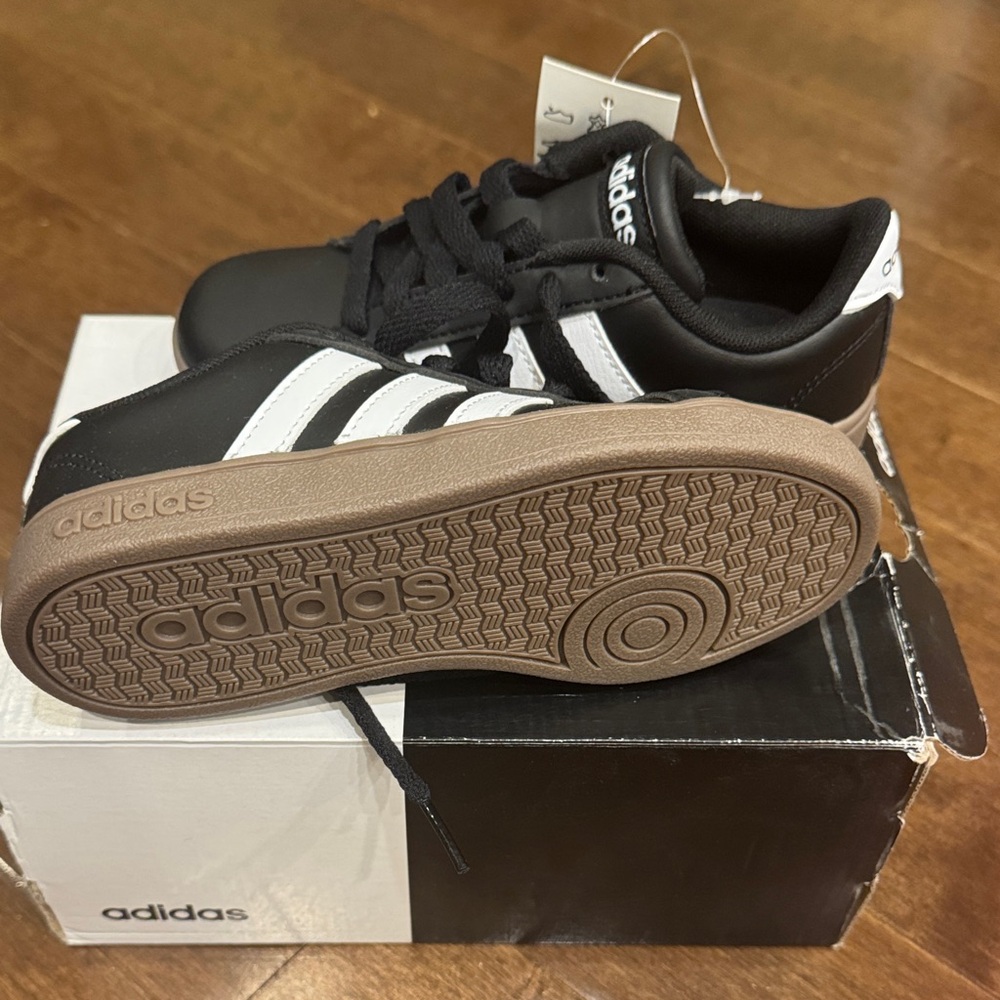 Adidas Classic Black and White Shoes - Picture 9 of 10